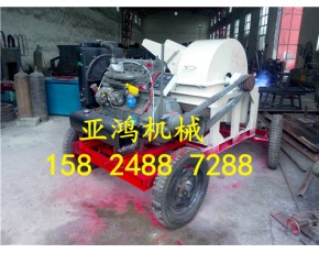 可移動(dòng)木屑粉碎機(jī)，滾動(dòng)木屑機(jī)，會(huì)移動(dòng)的木屑機(jī)